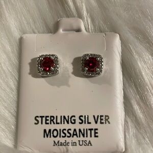NWT Moissanite 1K studs earrings
